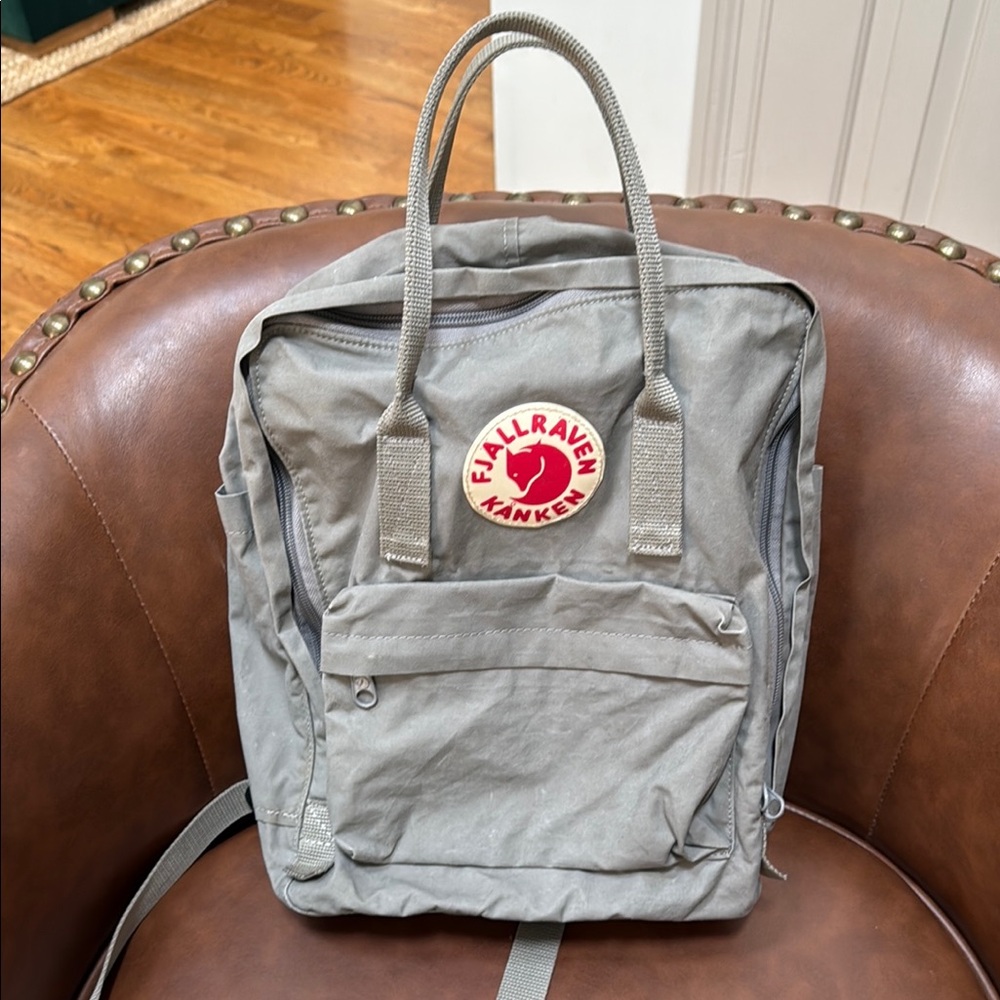 Fjallraven Kånken Light Gray Backpack